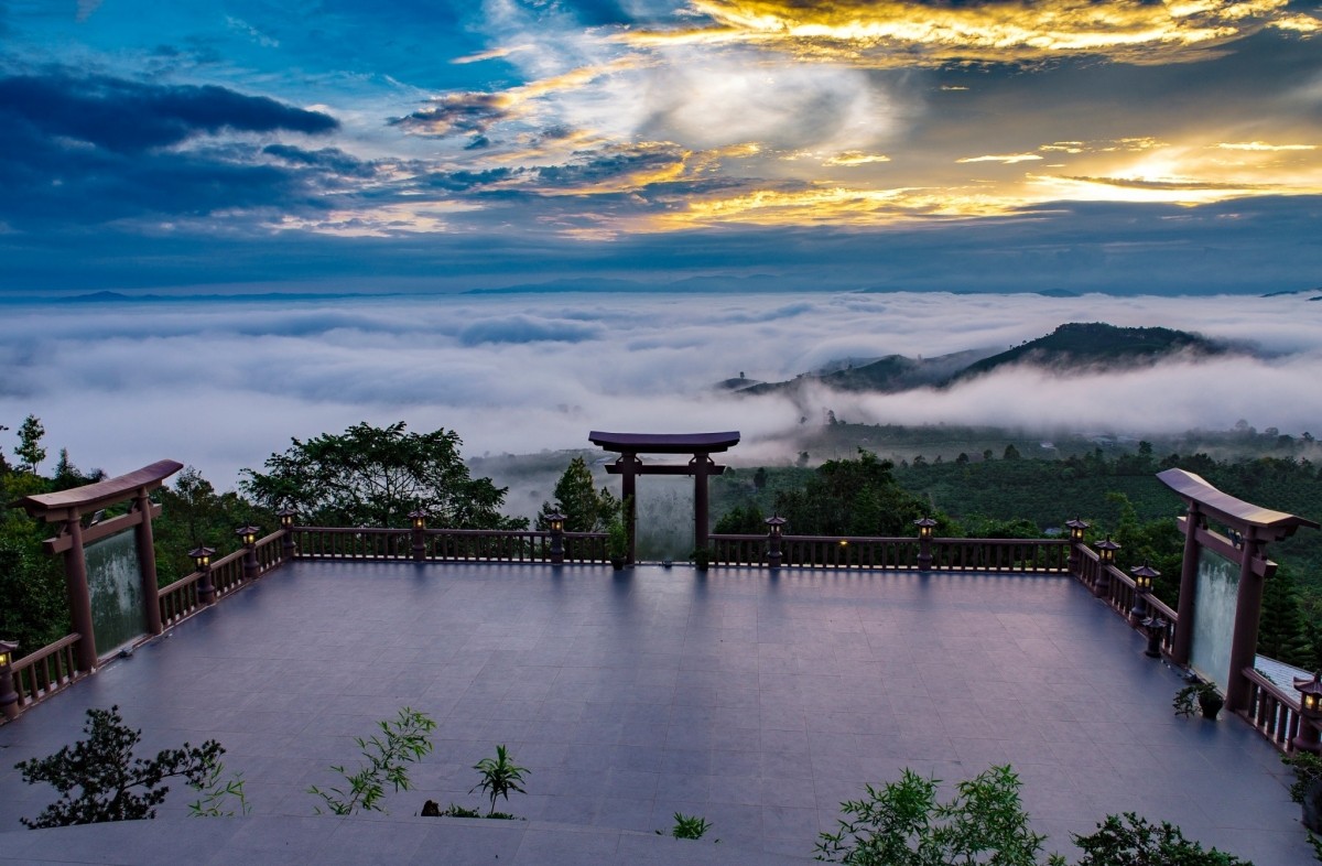 Khu cổng trời chùa Linh Quy Pháp Ấn (Ảnh: gotadi.com).