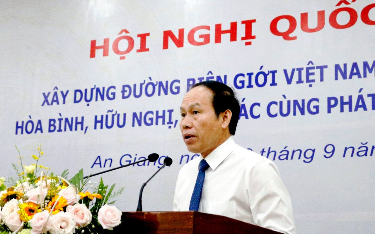 Xây dựng đường biên giới Việt Nam - Campuchia hòa bình, hữu nghị, hợp tác cùng phát triển