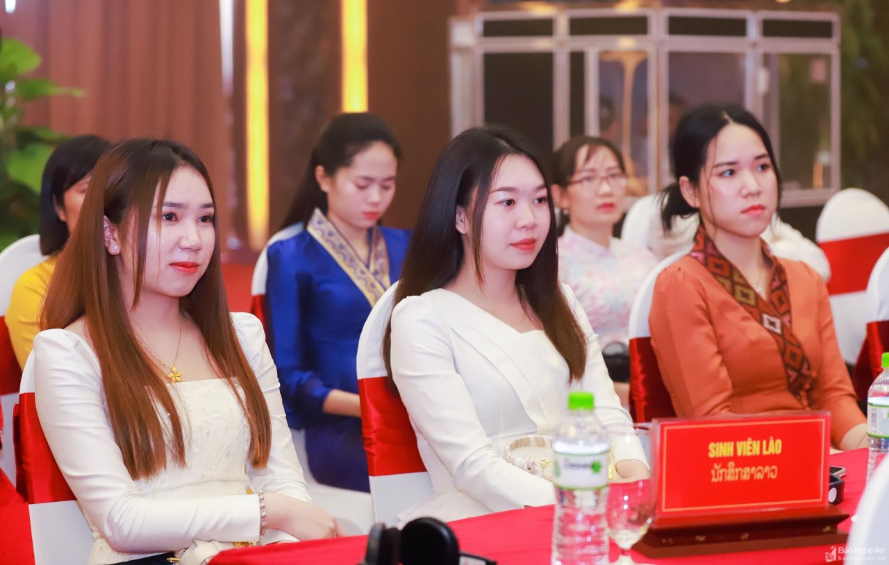 Nghệ An đã và đang tiếp nhận đào tạo khoảng 1.200 cán bộ, sinh viên Lào