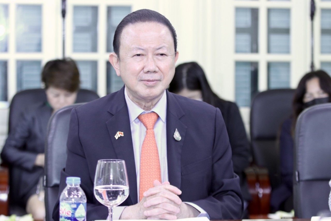 ông Sanan Angubolkul - Chủ tịch Hội,