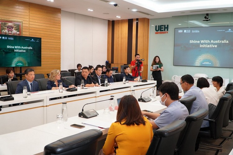 Toàn cảnh buổi họp báo (Ảnh: Viện ISB, Đại học Kinh tế TP. Hồ Chí Minh).