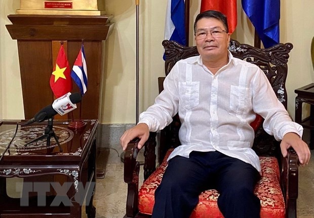 Ông Lê Thanh Tùng - Đại sứ đặc mệnh toàn quyền Việt Nam tại Cuba trả lời phỏng vấn TTXVN (Ảnh: Mai Phương/TTXVN).