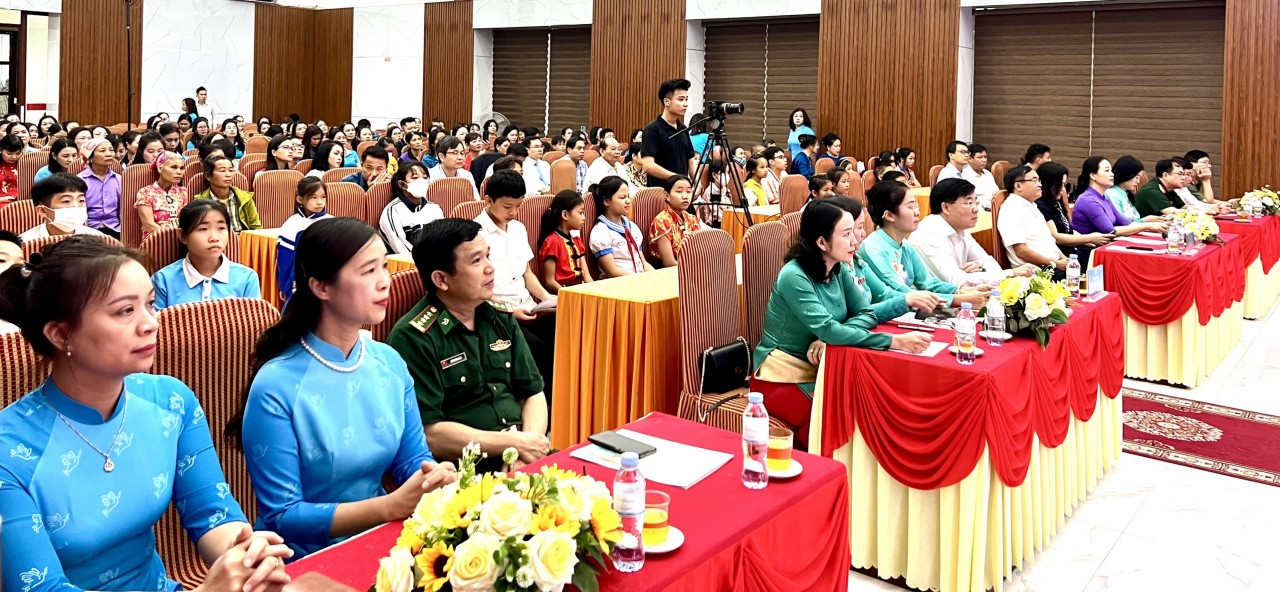 960 trẻ mồ côi ở Nghệ An được nhận đỡ đầu qua Chương trình “Mẹ đỡ đầu - Kết nối yêu thương”