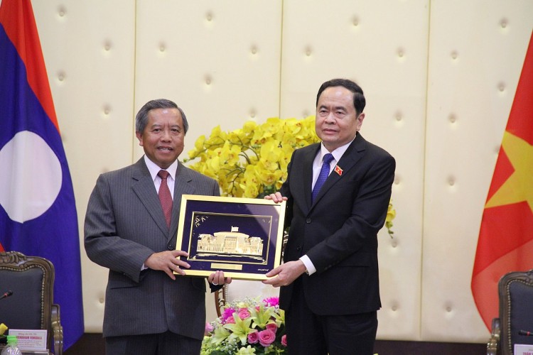 Phó Chủ tịch thường trực Quốc hội Trần Thanh Mẫn tiếp các đại biểu Việt Nam và Lào tham dự Liên hoan hữu nghị nhân dân hai nước lần thứ V