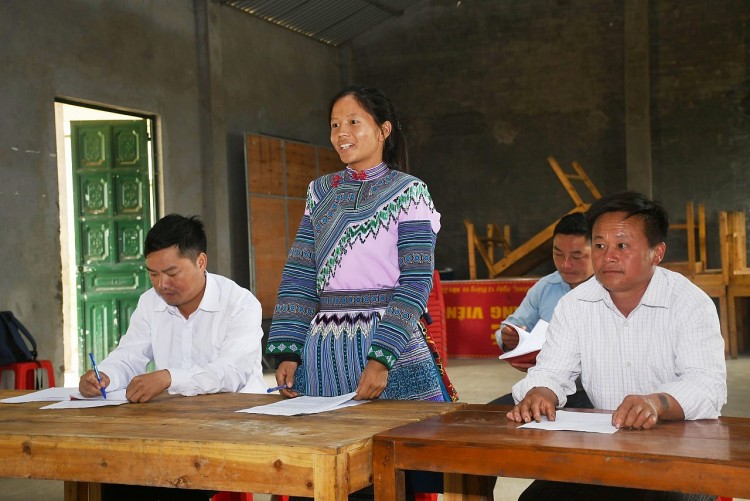 Vượt qua mọi rào cản, định kiến, tiếng nói, thành tựu của phụ nữ người DTTS ngày càng được cộng đồng ghi nhận. Vượt qua mọi rào cản, định kiến, tiếng nói, thành tựu của phụ nữ người DTTS ngày càng được cộng đồng ghi nhận.