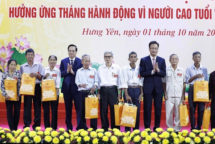 Chủ tịch nước: Hành động để mọi người cao tuổi được quan tâm, chăm sóc tận tình