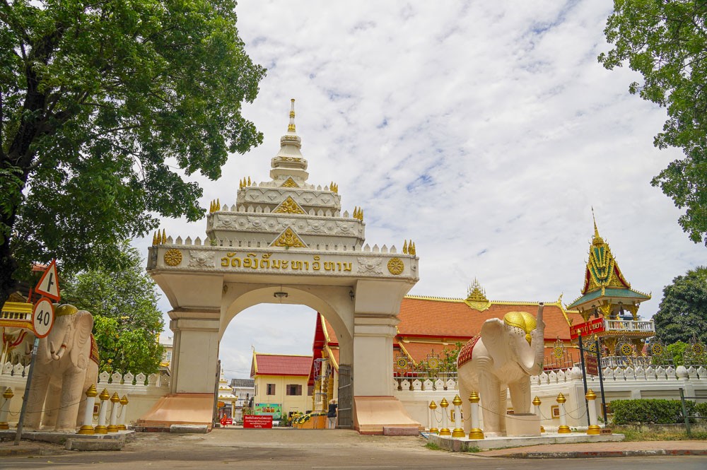 Pho tượng Phật bằng đồng lớn nhất nước Lào