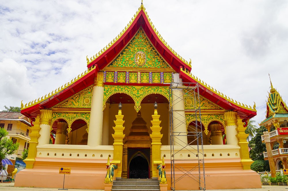 Pho tượng Phật bằng đồng lớn nhất nước Lào