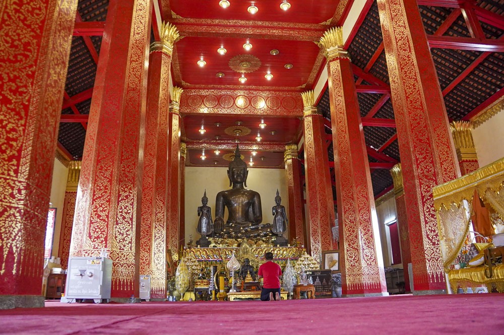 Pho tượng Phật bằng đồng lớn nhất nước Lào