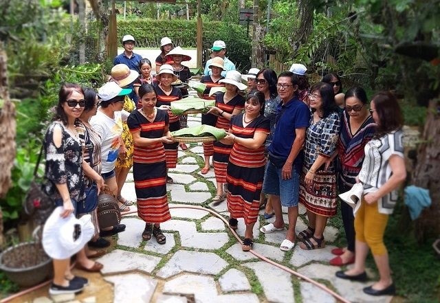 “Trường Sơn Xanh”, mở lối cho phụ nữ Pa Kô làm du lịch