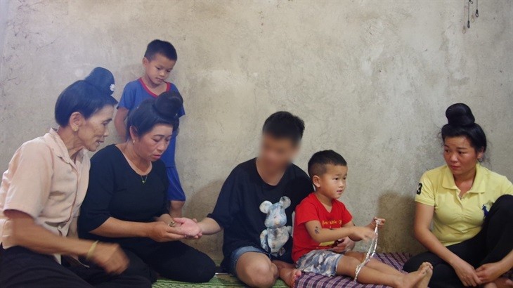 Thực, hư chuyện “việc nhẹ, lương cao” ở xứ người
