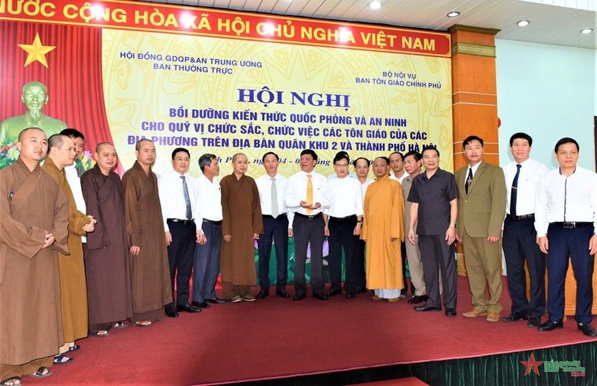 Các đại biểu trao đổi, thảo luận tại hội nghị.  