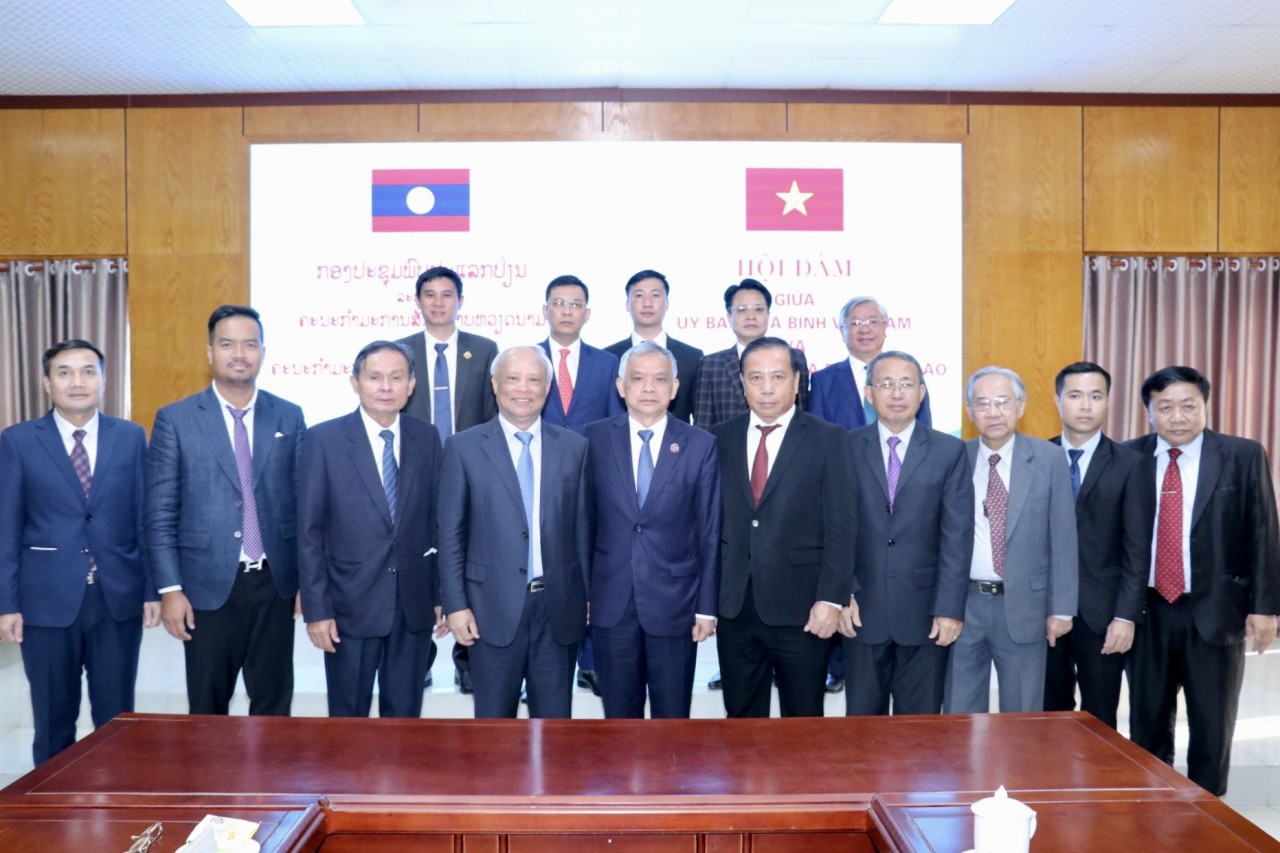 Các đại biểu chụp ảnh kỷ niệm (Ảnh: Thu Hà).