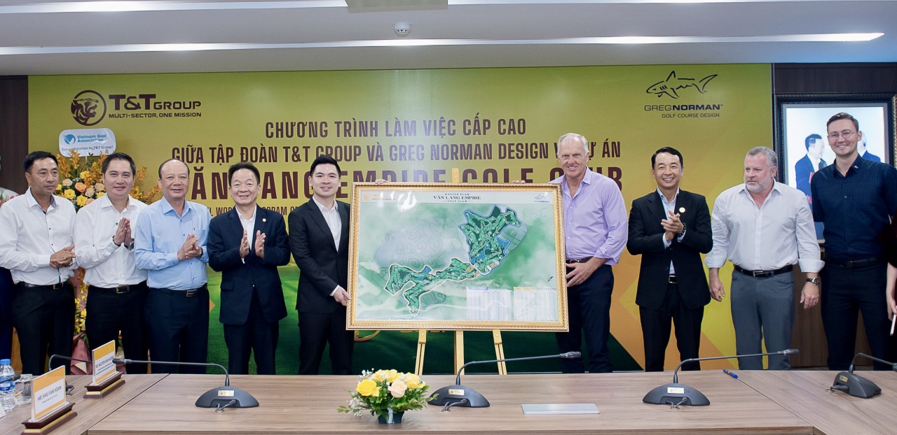 Cú Swing đầu tiên của huyền thoại Greg Norman tại sân golf Văn Lang Empire Cú Swing đầu tiên của huyền thoại Greg Norman tại sân golf Văn Lang Empire