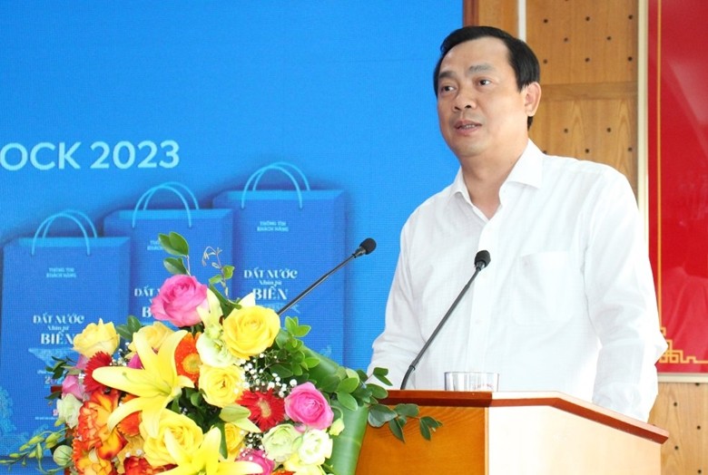 Bộ lịch bloc “Đất nước nhìn từ biển”: Cẩm nang du lịch biển Việt Nam