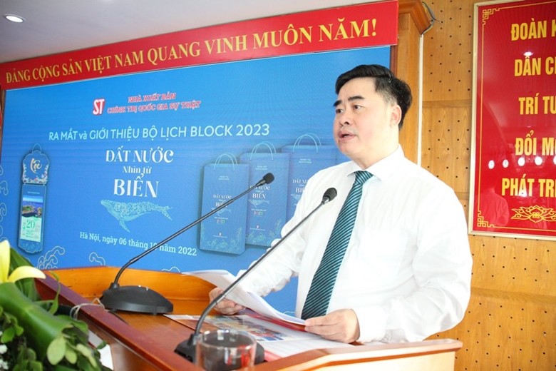 PGS.TS. Phạm Minh Tuấn - Giám đốc, Tổng Biên tập Nhà xuất bản Chính trị quốc gia Sự thật phát biểu tại buổi lễ (Ảnh: Báo Đảng cộng sản).