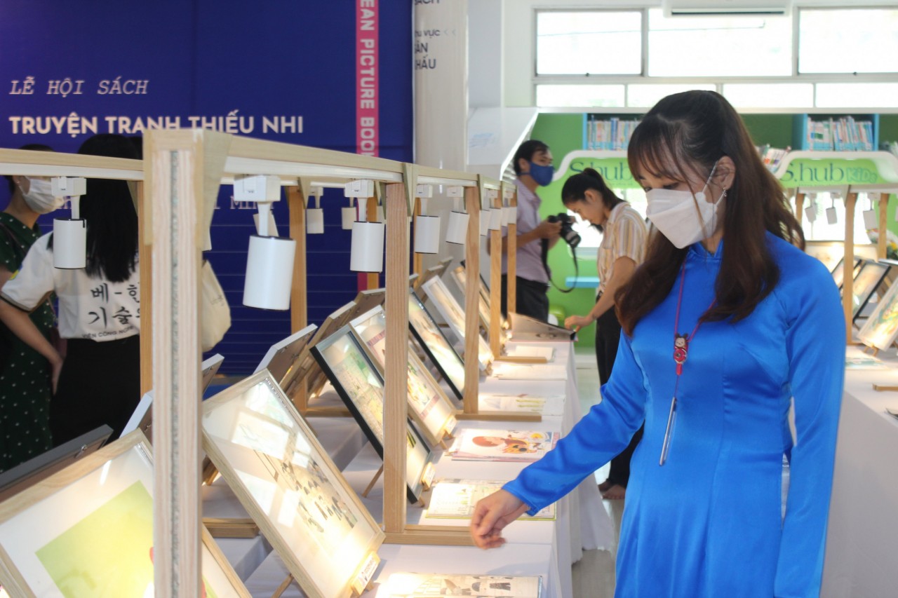 50 tác phẩm được trưng bày tại triển lãm truyện tranh và tranh vẽ thiếu nhi Việt - Hàn 2022