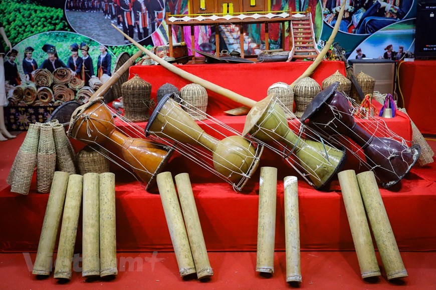 Bên cạnh đó, tại đây còn trưng bày các hiện vật hoặc mô hình giới thiệu về đời sống vật chất và tinh thần của người Dao (Ảnh: Hoài Nam).
