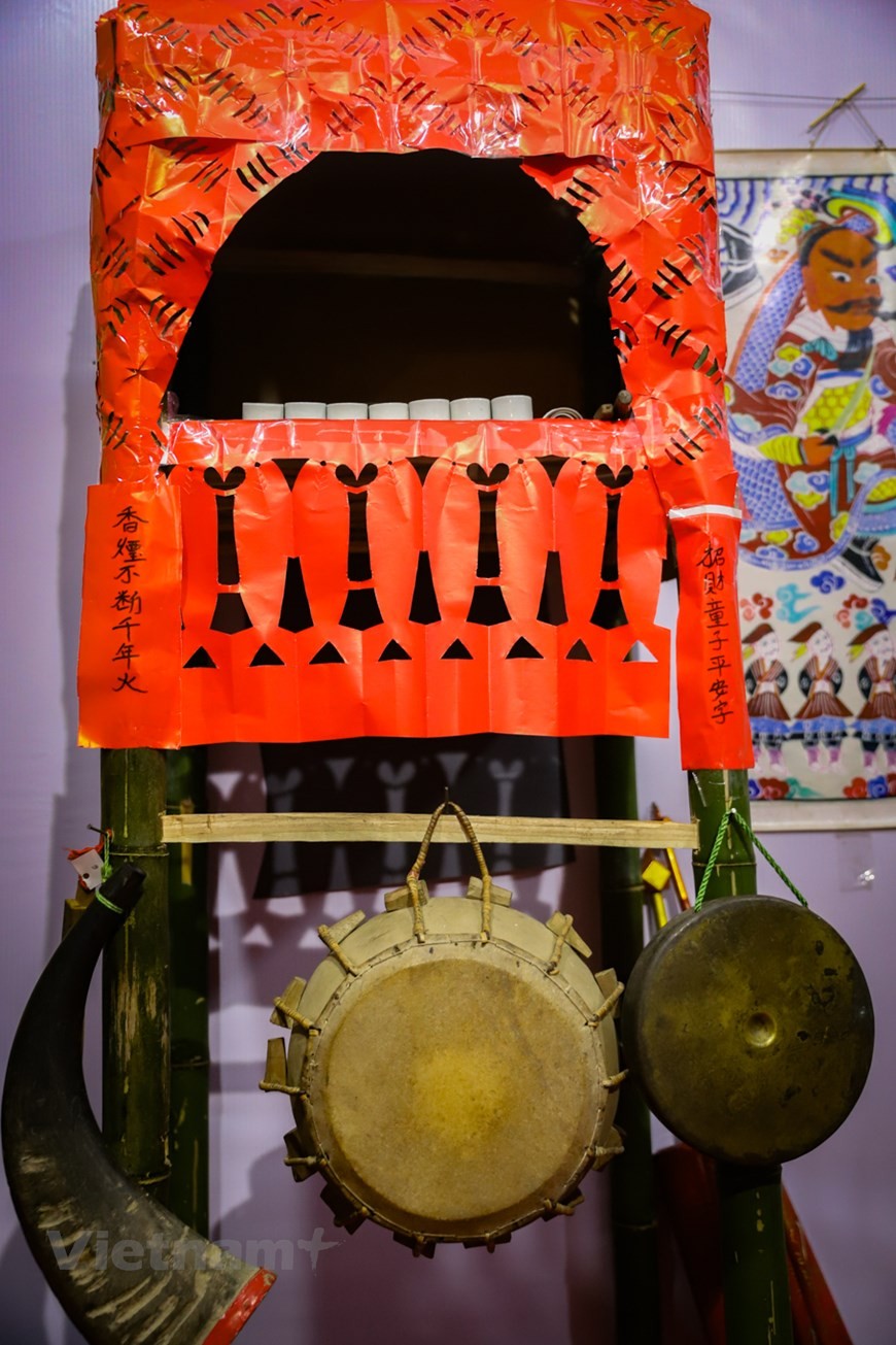 Mô hình ban thờ của thầy cúng trong Lễ Cấp sắc- một trong những lễ nghi quan trọng và linh thiêng nhất của dân tộc Dao, đánh dấu sự trưởng thành của một người đàn ông. (Ảnh: Hoài Nam/Vietnam+ Mô hình ban thờ của thầy cúng trong Lễ Cấp sắc- một trong những lễ nghi quan trọng và linh thiêng nhất của dân tộc Dao, đánh dấu sự trưởng thành của một người đàn ông. (Ảnh: Hoài Nam/Vietnam+