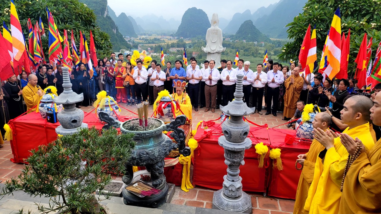 Nhiều chương trình hấp dẫn tại Lễ hội Du lịch thác Bản Giốc lần thứ IV