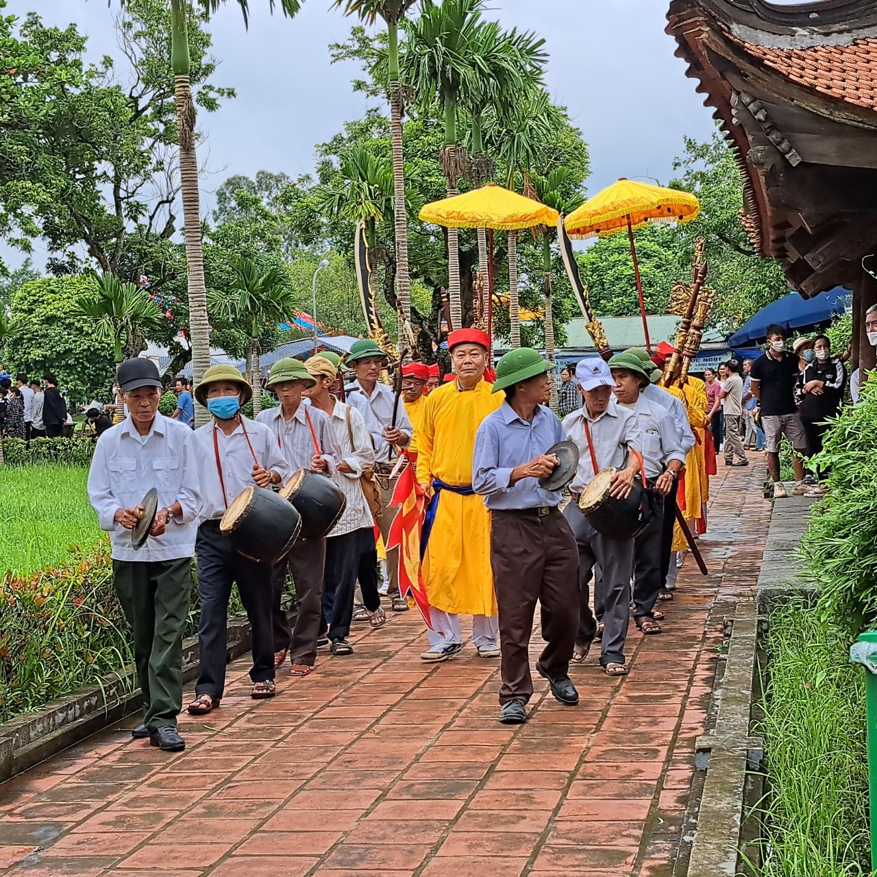 500 người tham gia lễ rước kiệu đức Thánh Không Lộ Thiền Sư tại lễ hội chùa Keo