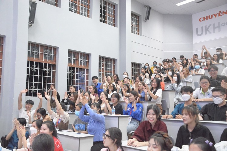 Cuộc thi thu hút nhiều bạn trẻ yêu thích tiếng Trung đến tham dự, cỗ vũ.