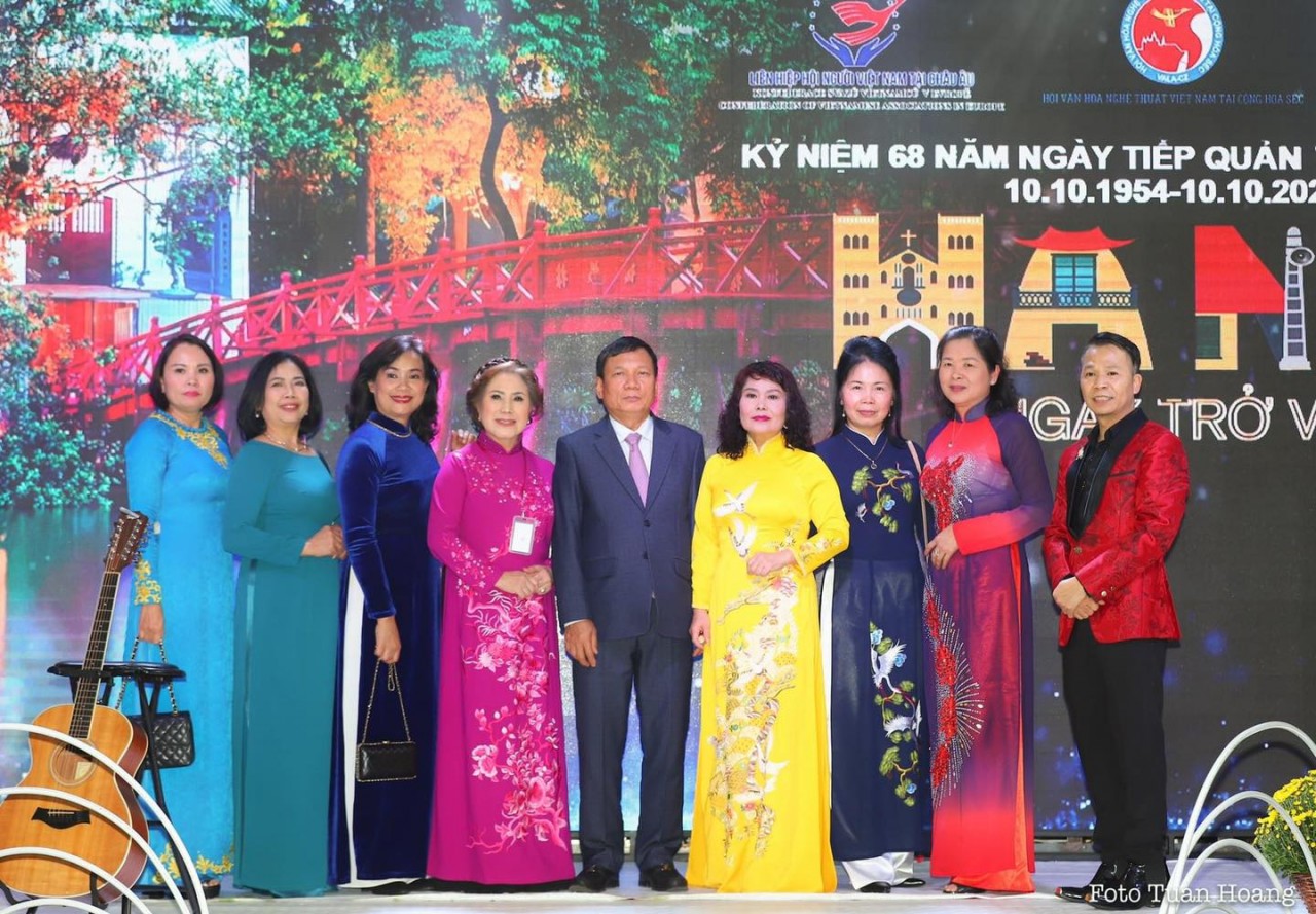 Cộng đồng người Việt tại Séc kỷ niệm 68 năm Ngày Giải phóng Thủ đô
