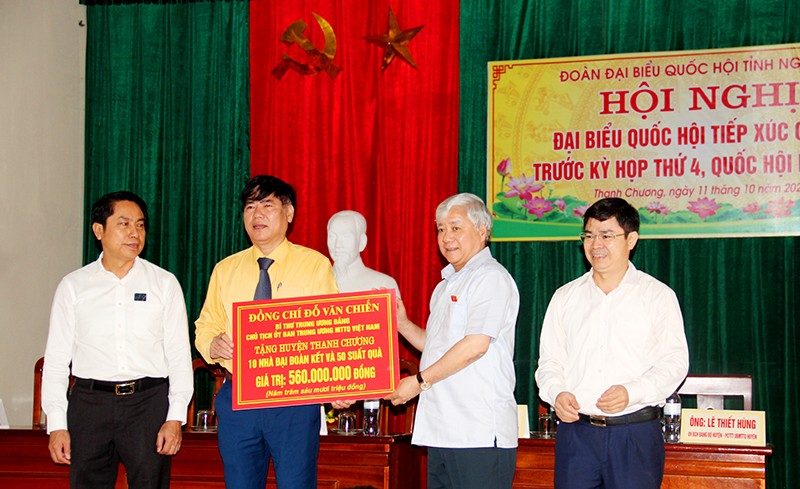 Nghệ An tiếp nhận 50 nhà đại đoàn kết và hàng trăm suất quà với tổng trị giá 2,8 tỷ đồng