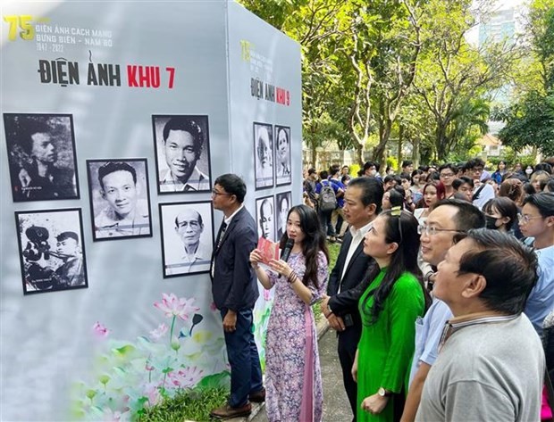 Khai mạc trưng bày, triển lãm với chủ đề “75 năm Điện ảnh cách mạng Bưng biền - Nam bộ”