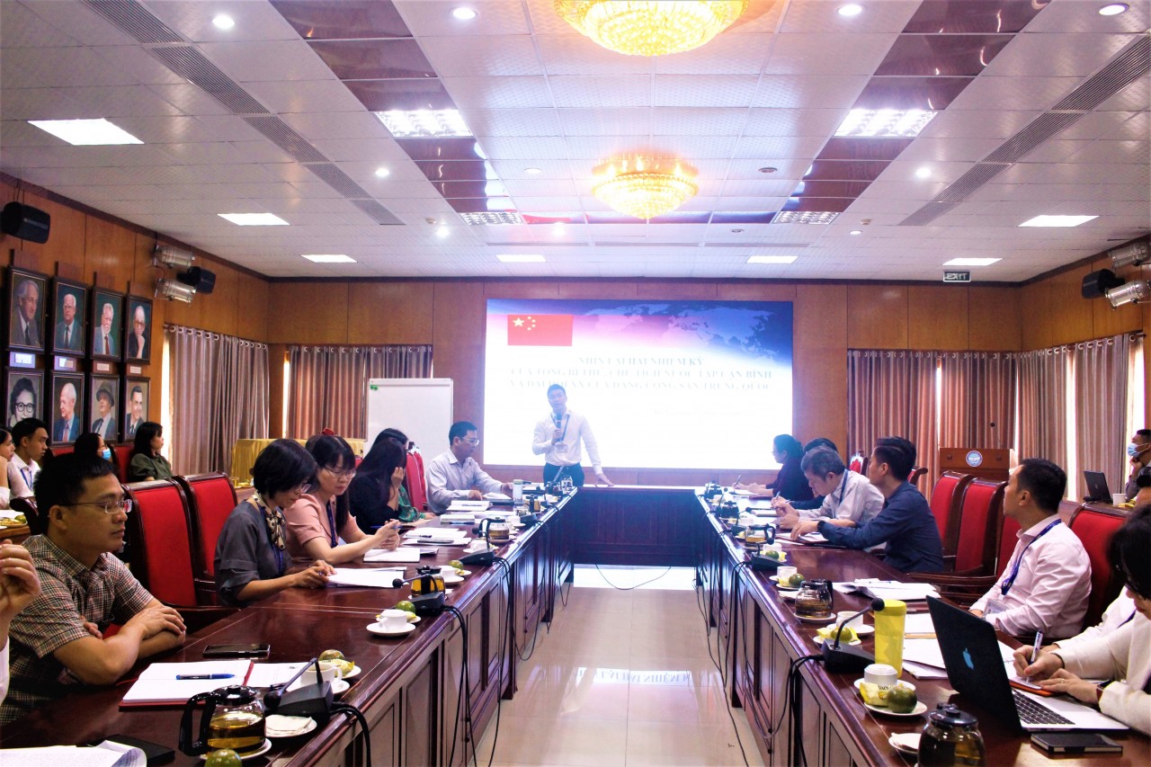 Ông Phan Anh Sơn là diễn giả chính tại tọa đàm (Ảnh: Thành Luân).