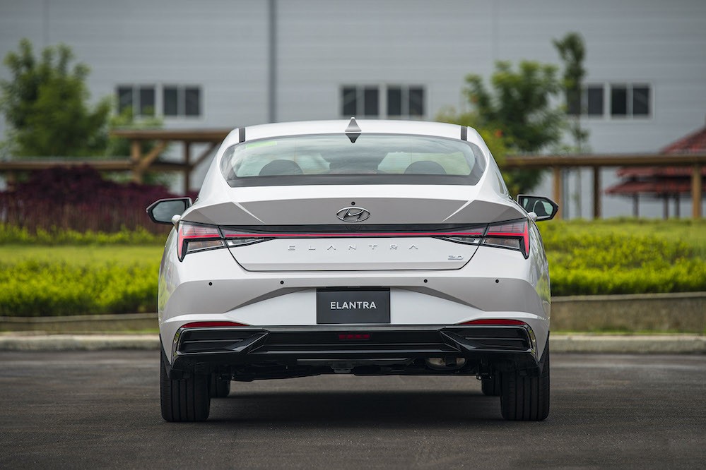 Hyundai Elantra 2023 ra mắt khách Việt với giá bán đầy bất ngờ