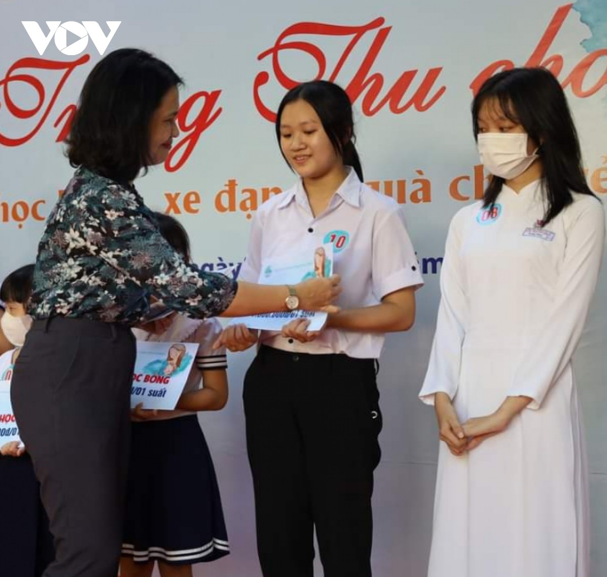 “Mẹ đỡ đầu” viết tiếp giấc mơ cho trẻ mồ côi ở Đà Nẵng