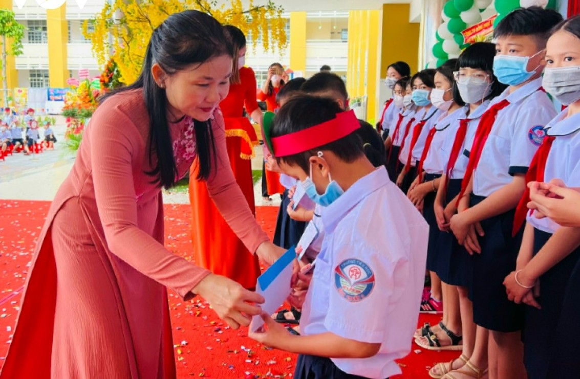“Mẹ đỡ đầu” viết tiếp giấc mơ cho trẻ mồ côi ở Đà Nẵng