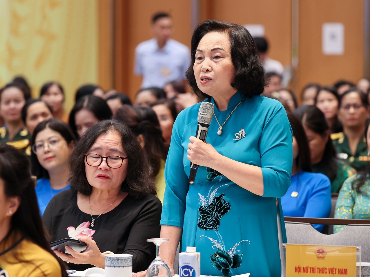 Thủ tướng: Nghiên cứu các chính sách đặc thù dành riêng cho phụ nữ