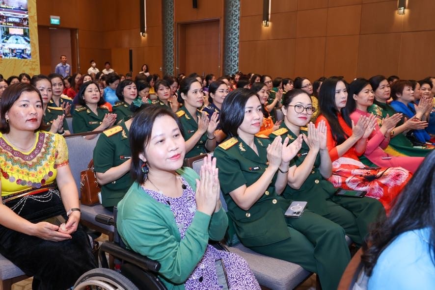 Thủ tướng: Nghiên cứu các chính sách đặc thù dành riêng cho phụ nữ