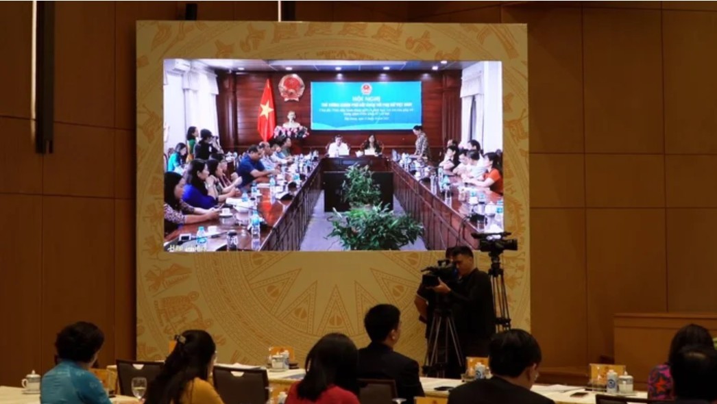 Chị Trần Thị Tuyết Thương (ở Tân Bình, Phụng Hiệp, Hậu Giang) đặt câu hỏi từ điểm cầu Hậu Giang.