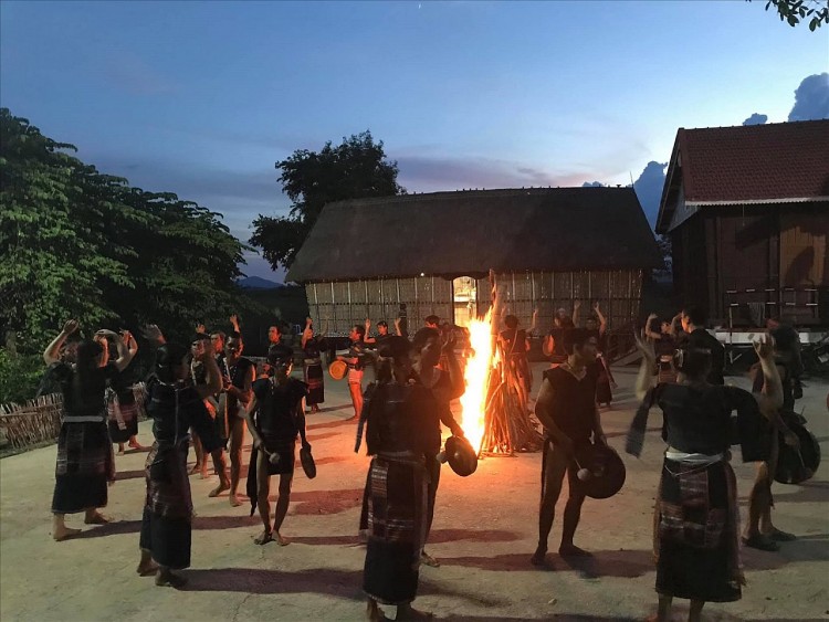 Làng Kgiang của A Ngưi bây giờ làm rất tốt du lịch cộng đồng và bảo tồn văn hóa dân tộc.