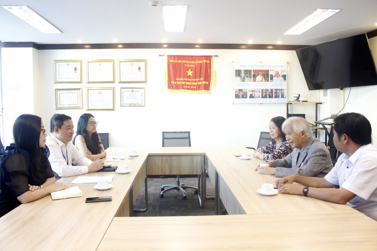 Lãnh đạo PACCOM làm việc với giáo sư Trần Thanh Vân - người sáng lập  tổ chức Rencontres du Vietnam (Ảnh: Thành Luân).