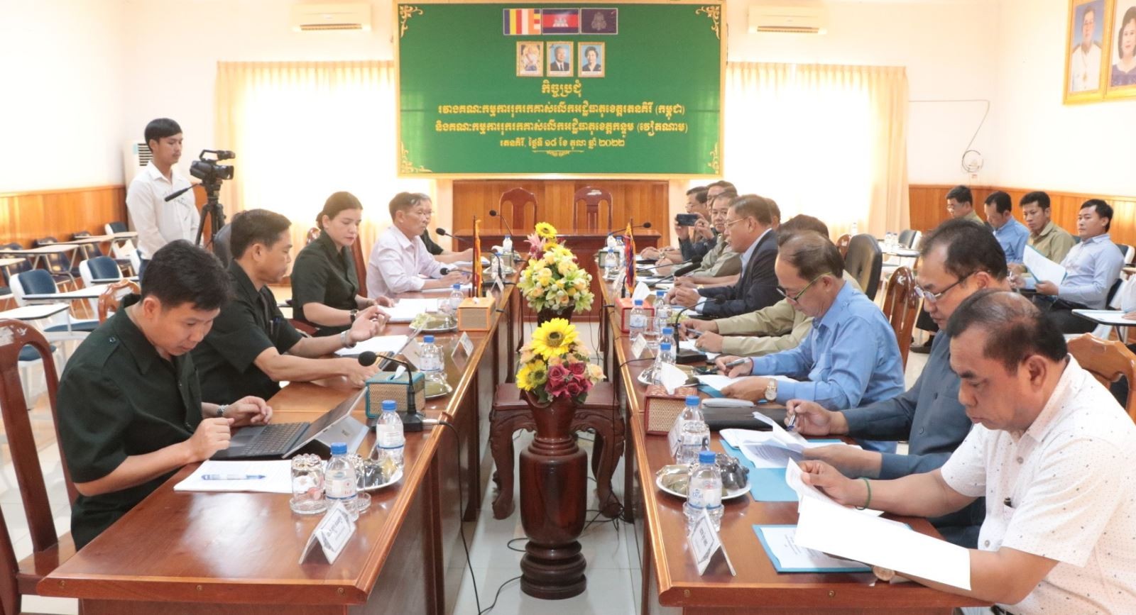 Quang cảnh buổi hội đàm (Ảnh: Cổng TTĐT tỉnh Kon Tum).