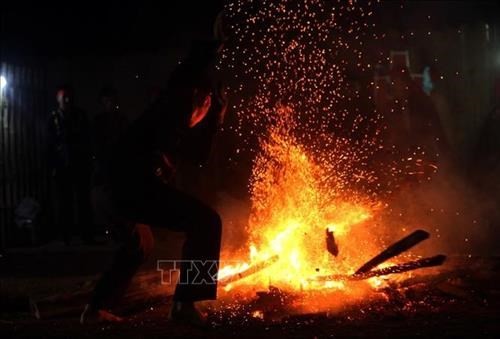 Lễ nhảy lửa của dân tộc Dao ở bản Huổi Sâu