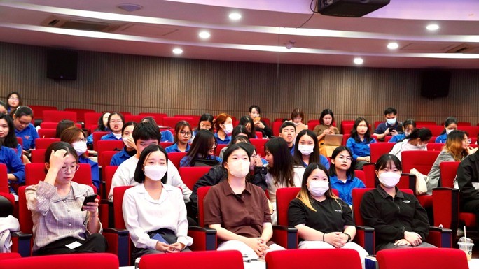 ác bạn sinh viên Việt Nam, Hàn Quốc tham dự diễn đàn. Ảnh: Ngọc Thắng
