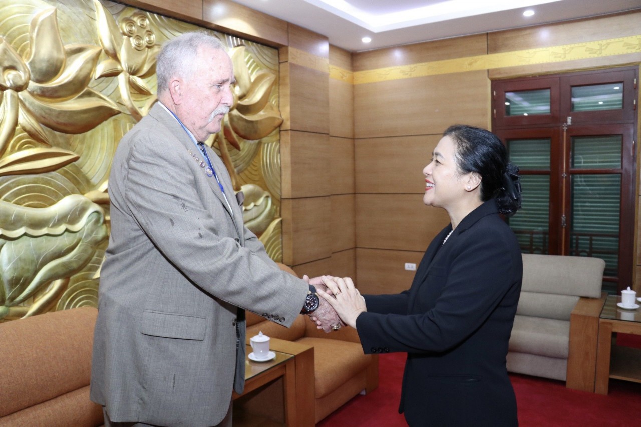 Tổ chức "Tưởng niệm Bốn Tuyên uý" trao Kỷ niệm chương danh dự cho Đại sứ Nguyễn Phương Nga