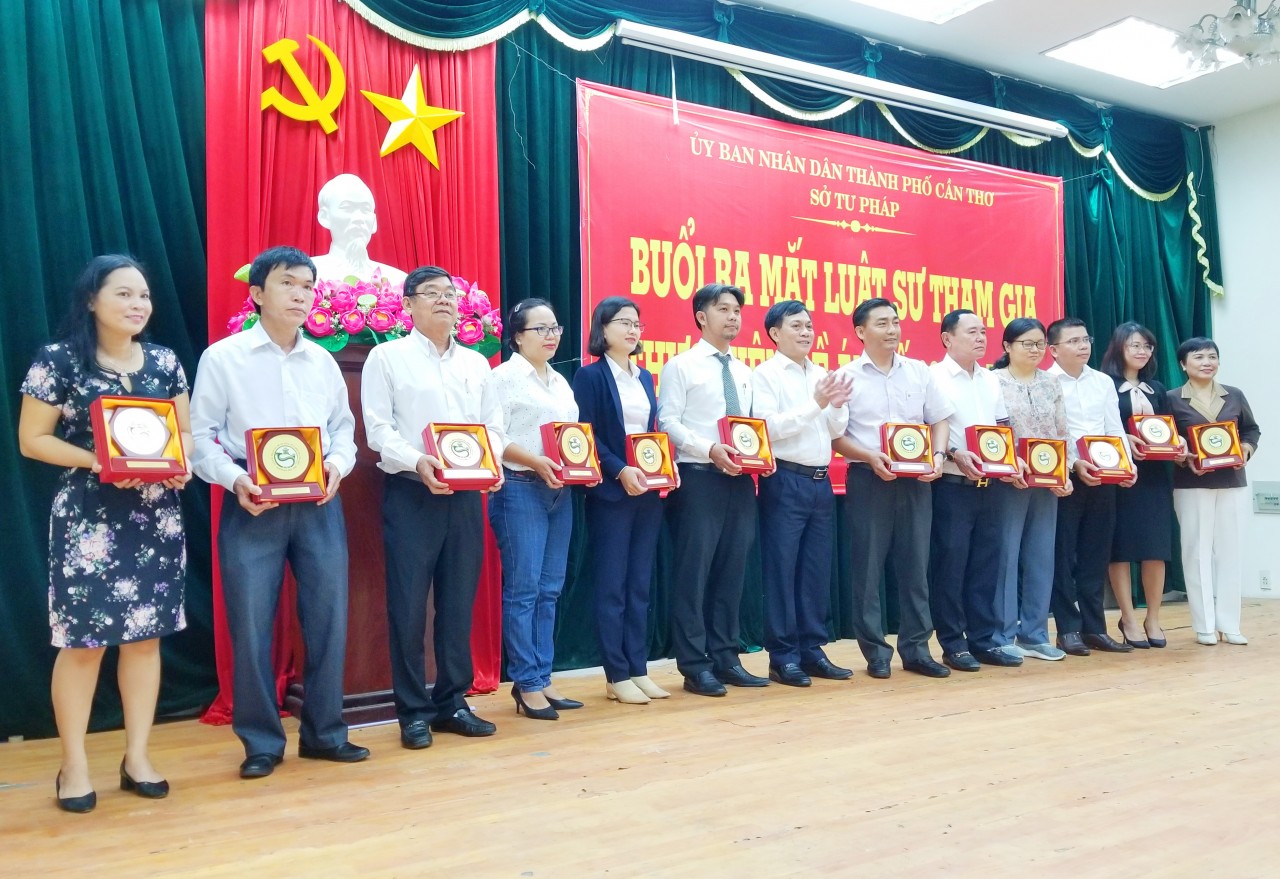 Cần Thơ thí điểm khuyến khích đội ngũ luật sư tham gia vào các hoạt động của thành phố