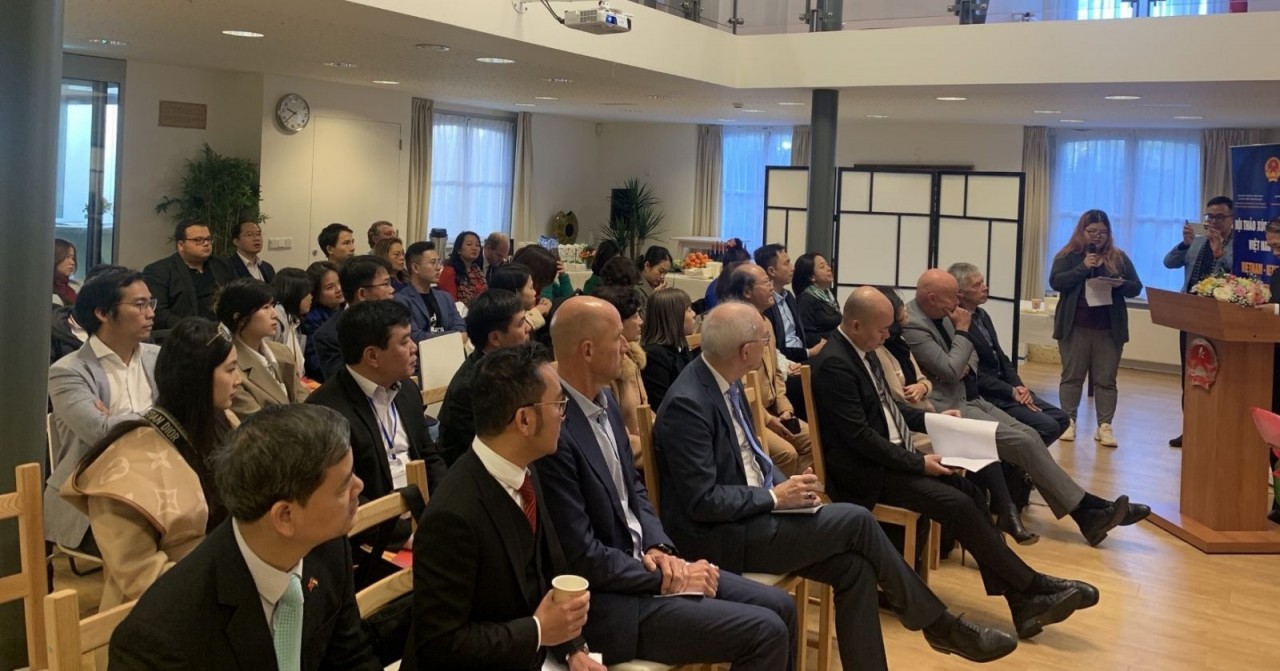 Các đại biểu tham dự hội thảo.