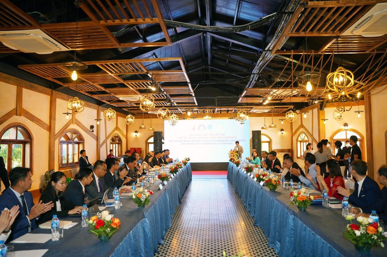 Hội Doanh nhân trẻ Việt Nam làm việc với Đoàn đại biểu cấp cao Trung ương Hội Liên hiệp Thanh niên Campuchia (Ảnh: Hội Liên hiệp Thanh niên Việt Nam).