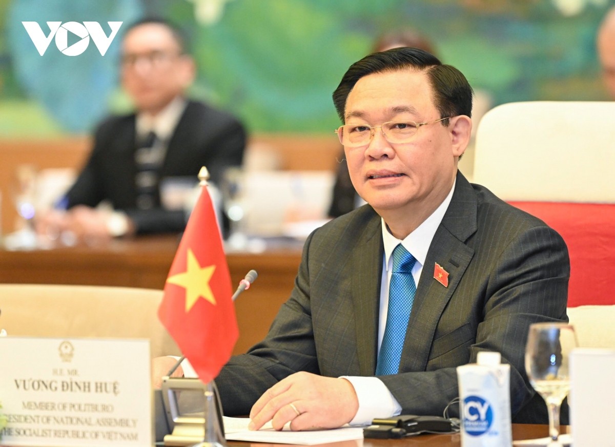Chủ tịch QH Vương Đình Huệ hội đàm với Chủ tịch Thượng viện Vương quốc Campuchia