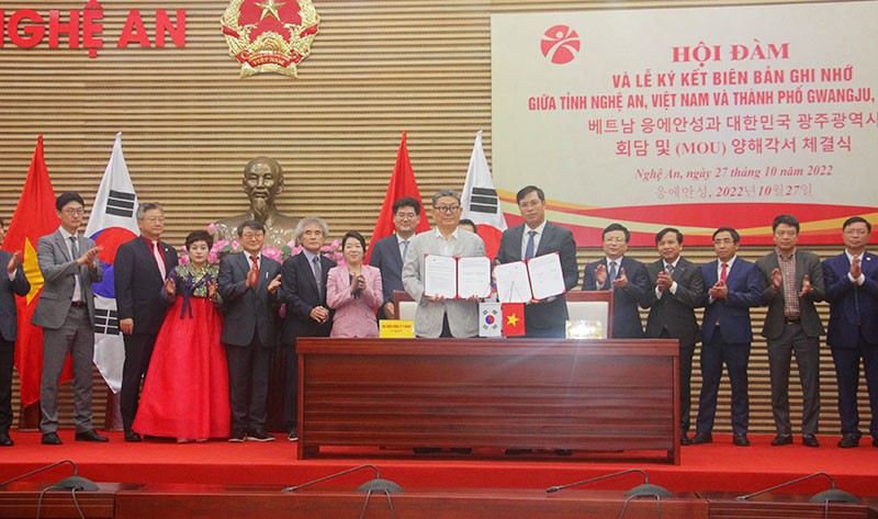 Nghệ An và TP. Gwangju (Hàn Quốc) tổ chức Hội đàm và Ký kết biên bản ghi nhớ trên nhiều lĩnh vực