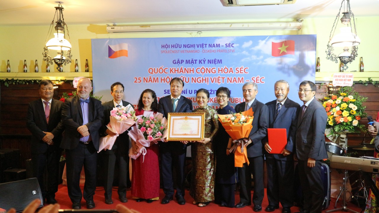 Tăng cường phát triển hơn nữa mối quan hệ hữu nghị Việt - Séc