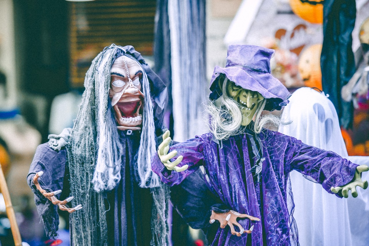Phố Hàng Mã tưng bừng sắc màu trước ngày hội Halloween