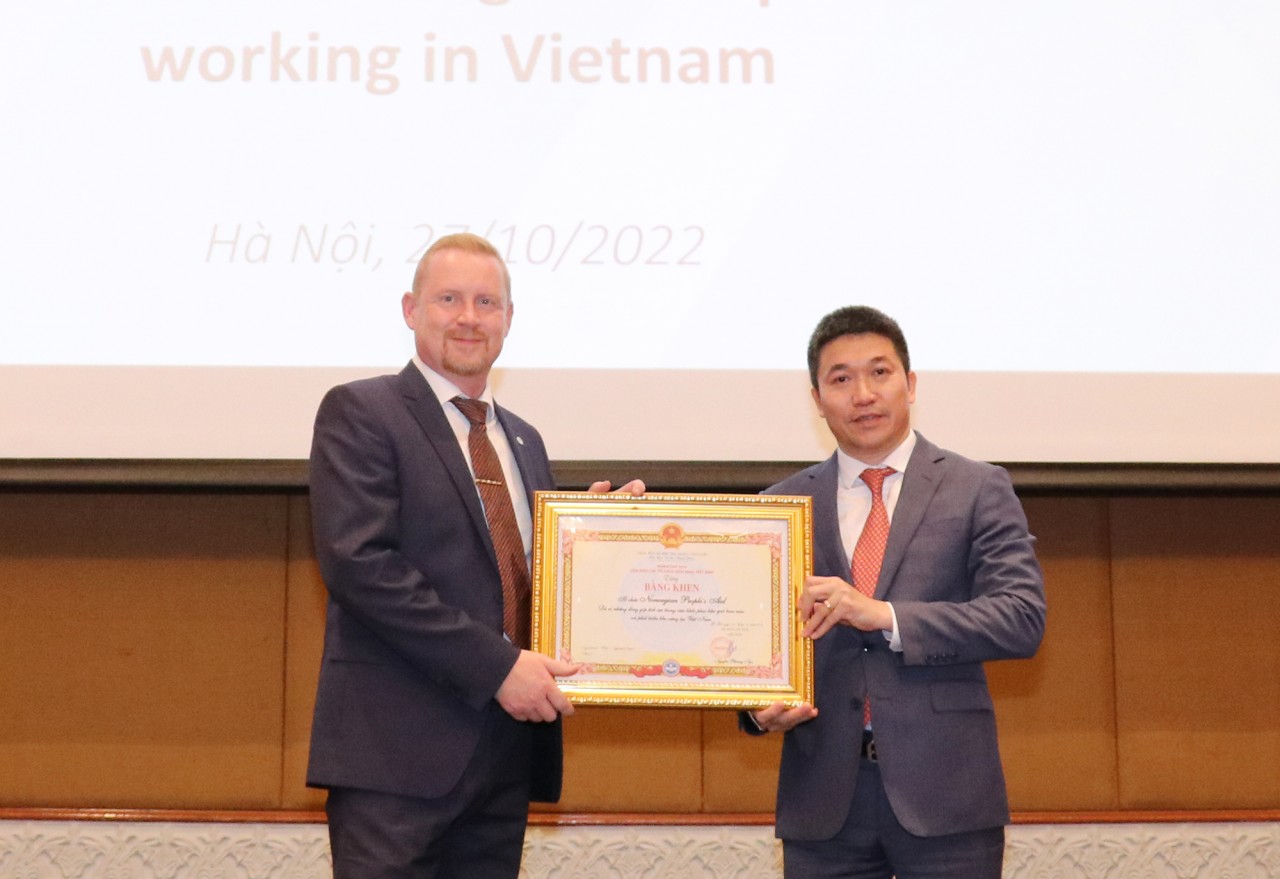 Ghi nhận đóng góp của Tổ chức Viện trợ Nhân dân Na Uy trong công tác khắc phục hậu quả bom mìn